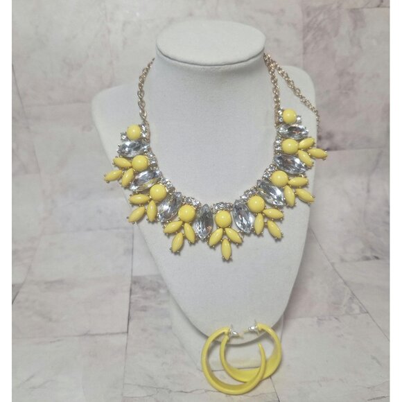 Etc! Yellow Statement Bib Necklace and Plastic Earrings Set with Large Rhineston - Picture 7 of 10